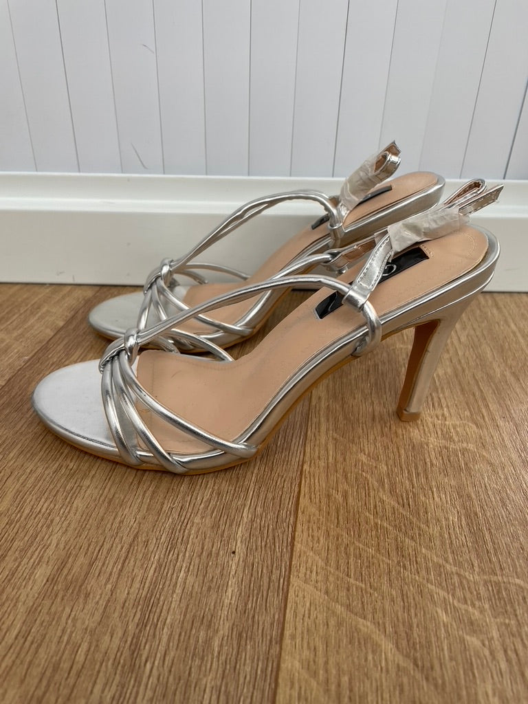 Quiz Sandals Size 4