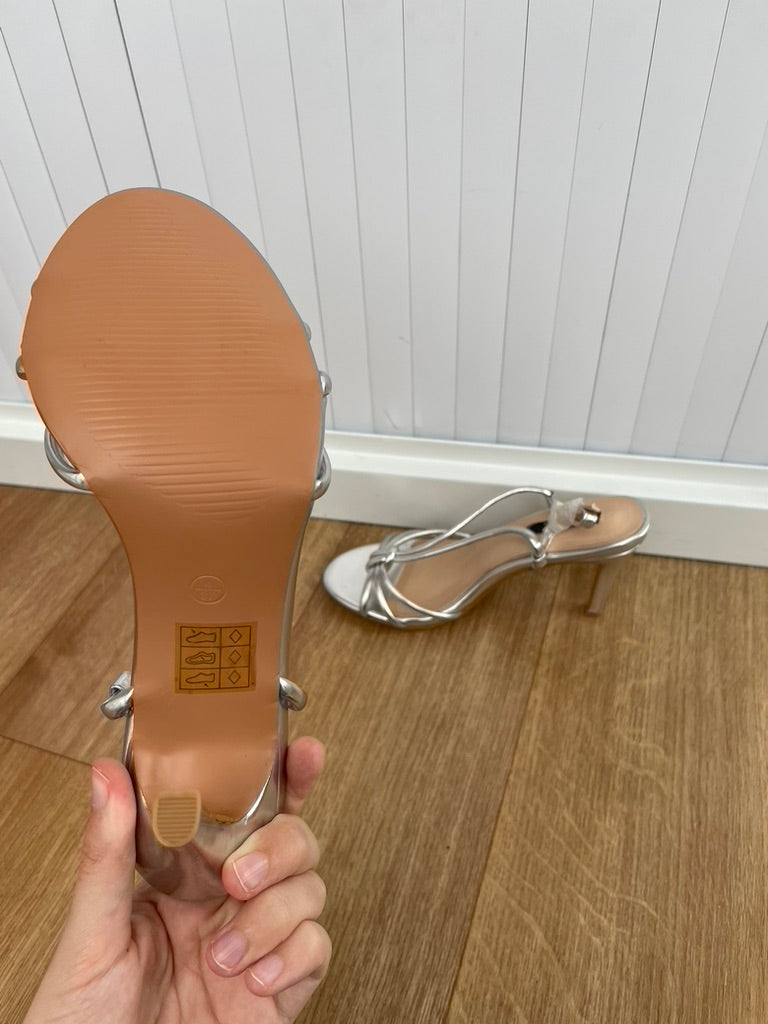 Quiz Sandals Size 4