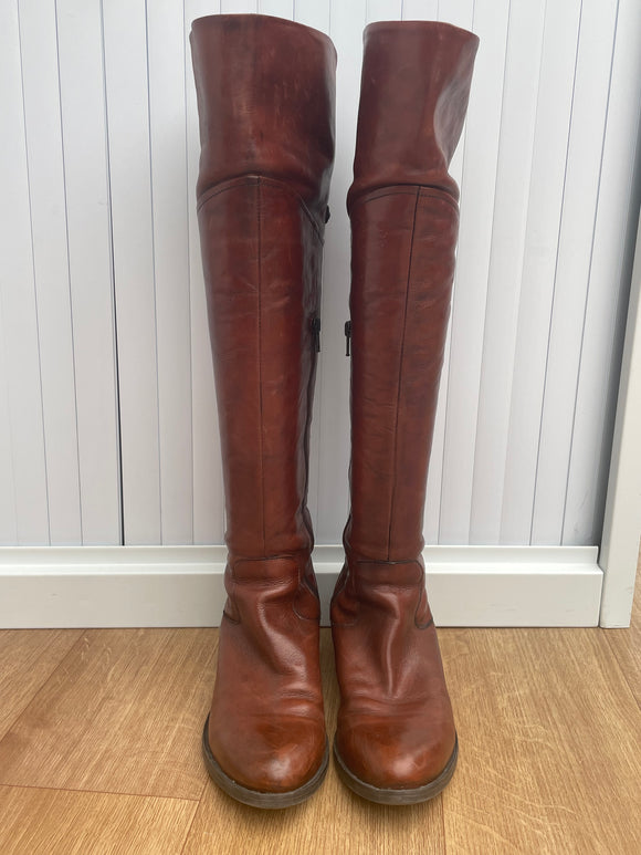 Dune Boots Size 6