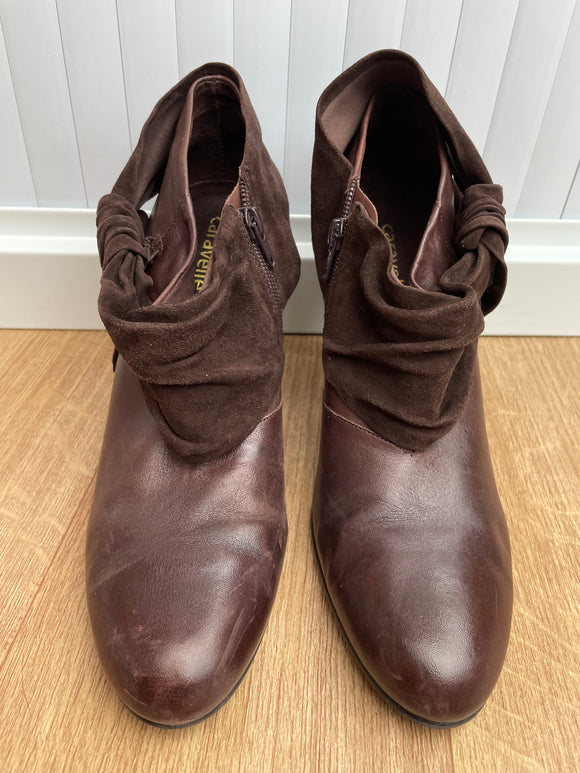 Caravelle Boots Size 8